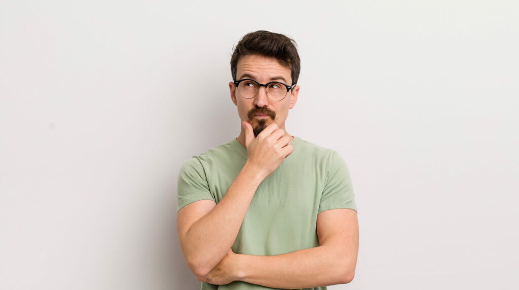 Homme qui réfléchi
