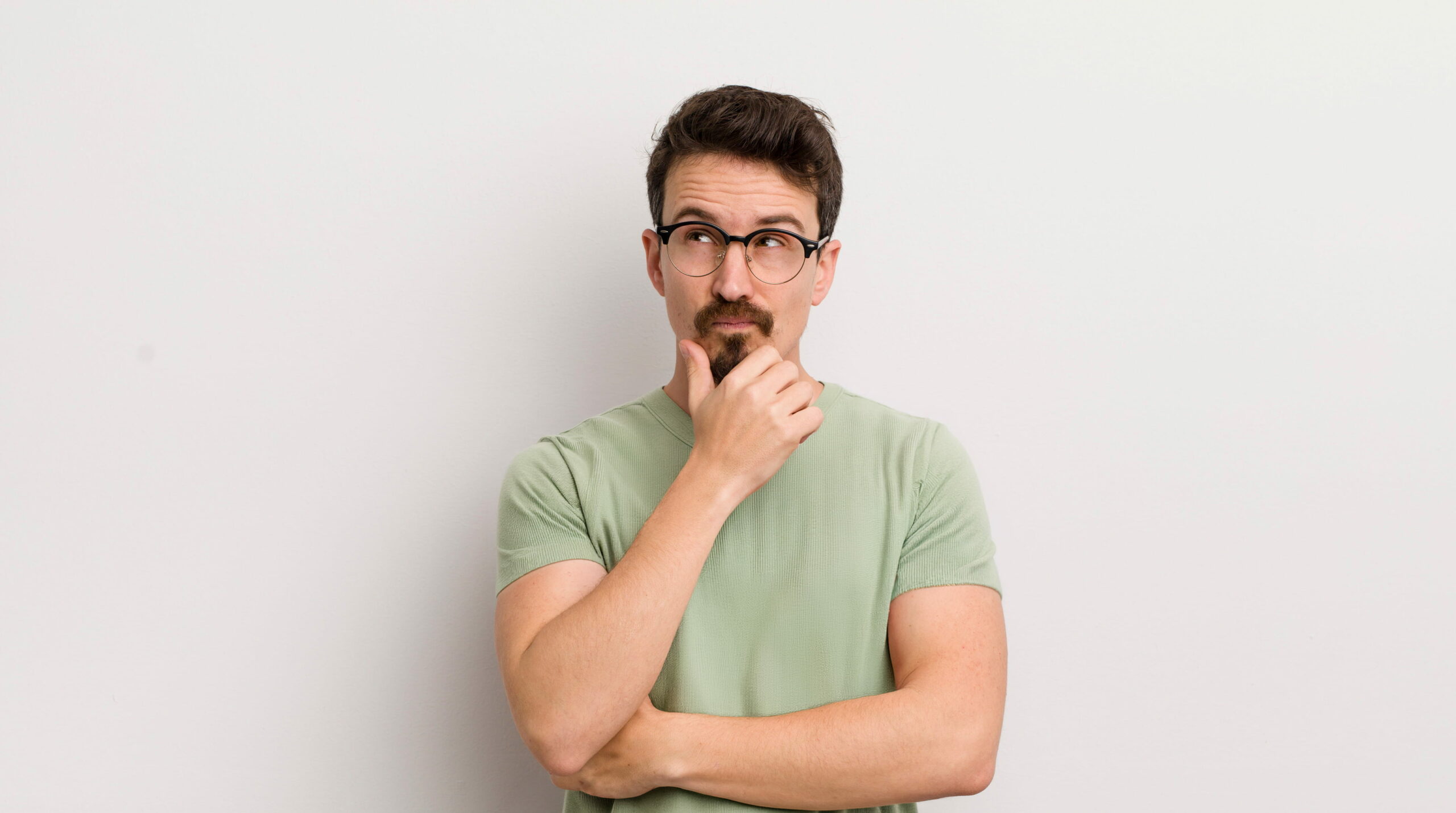 Homme qui réfléchi