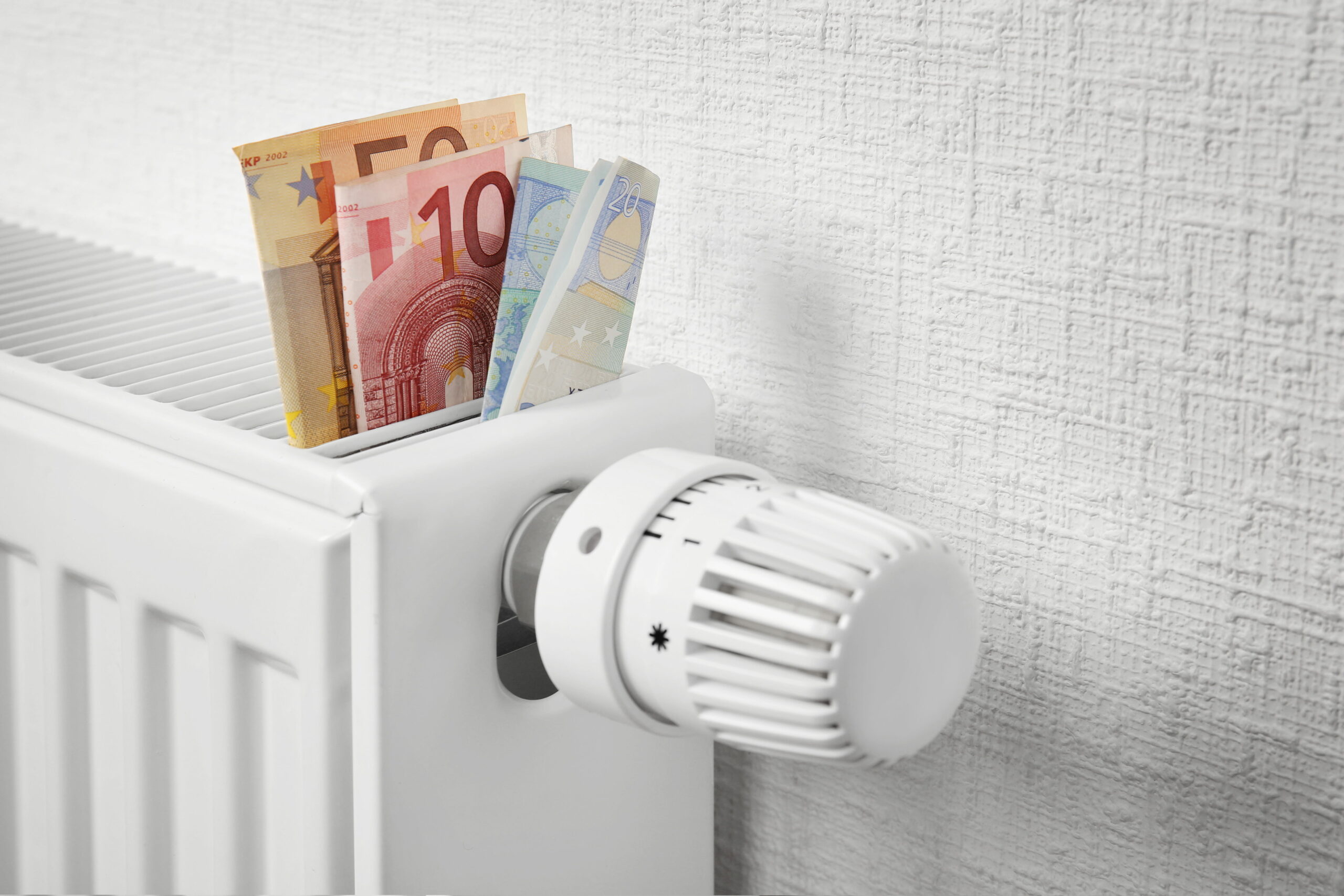 Billets dépassants d'un radiateur