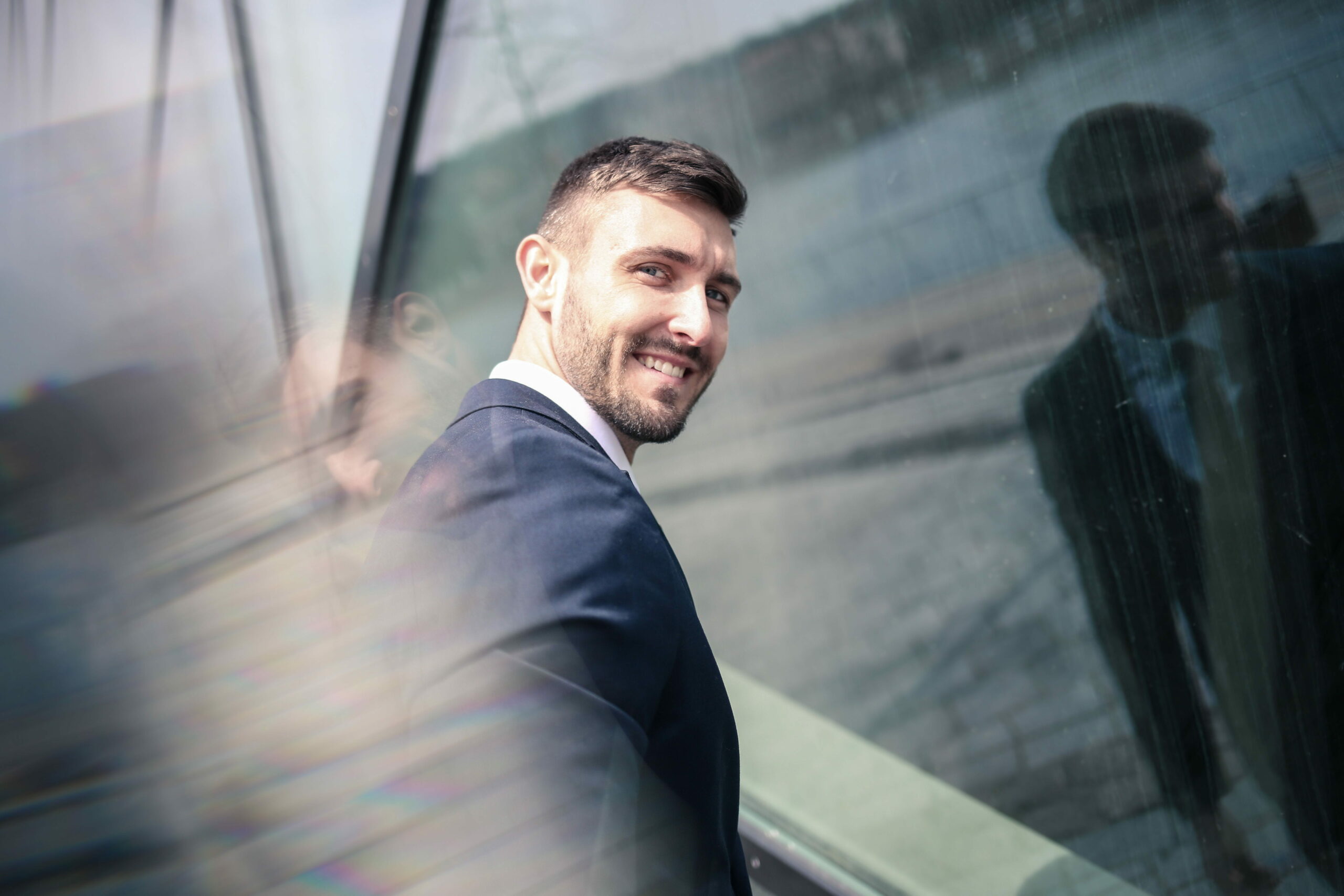 Chef d'entreprise confiant et heureux